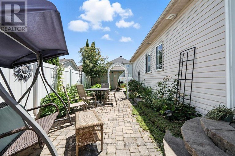 29228635/1030-valin-street/fallingbrookgardenway-south/ottawa/ontario/K4A4X7_37