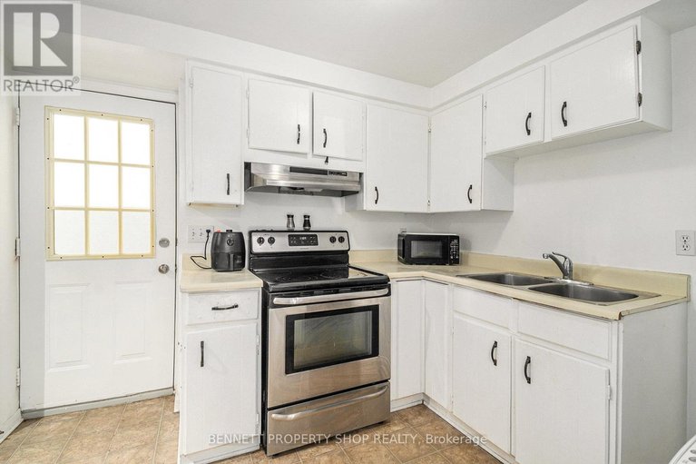 28963479/436-yves-street/town-of-rockland/clarence-rockland/ontario/K4K1E9_15