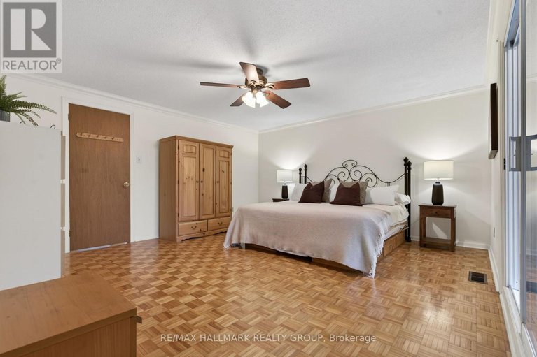 29612402/24-hobart-crescent/sheahan-estatestrend-village/ottawa/ontario/K2H5S4_19