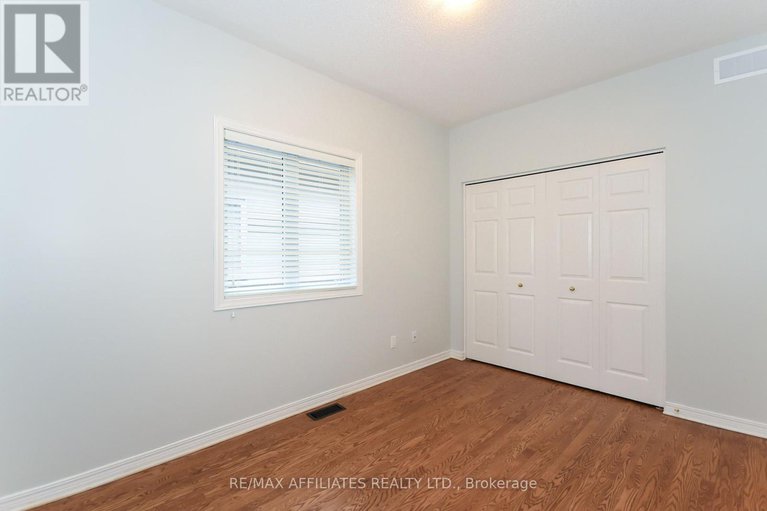 28479227/1980-scully-way-s/fallingbrookgardenway-south/ottawa/ontario/K4A4H2_16