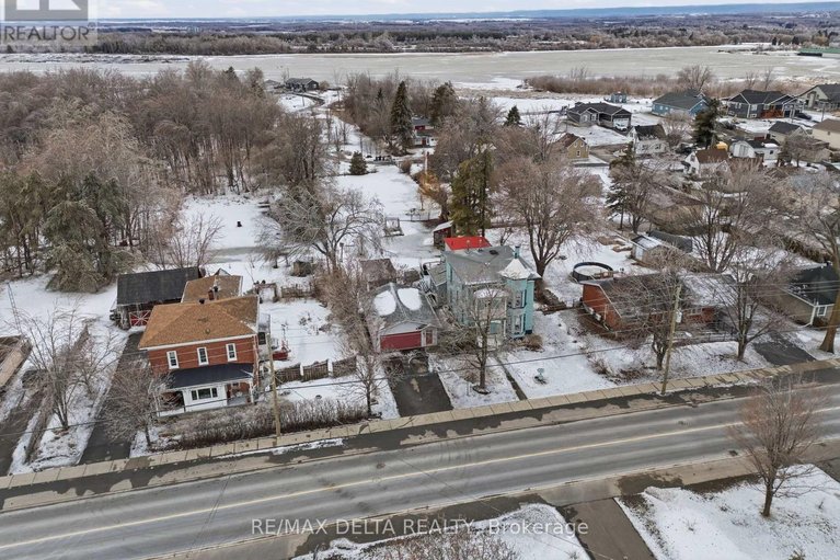29479728/132-high-street/vankleek-hill/champlain/ontario/K0B1R0_35
