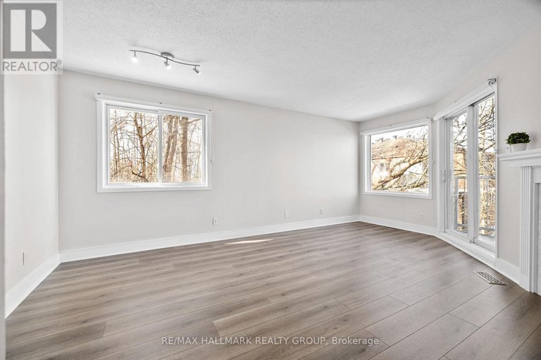 28403096/25-1400-wildberry-court/chapel-hill/ottawa/ontario/K1C7K6_15