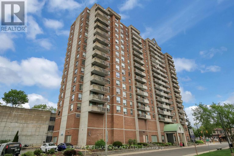 U303 - 200 Lafontaine Avenue