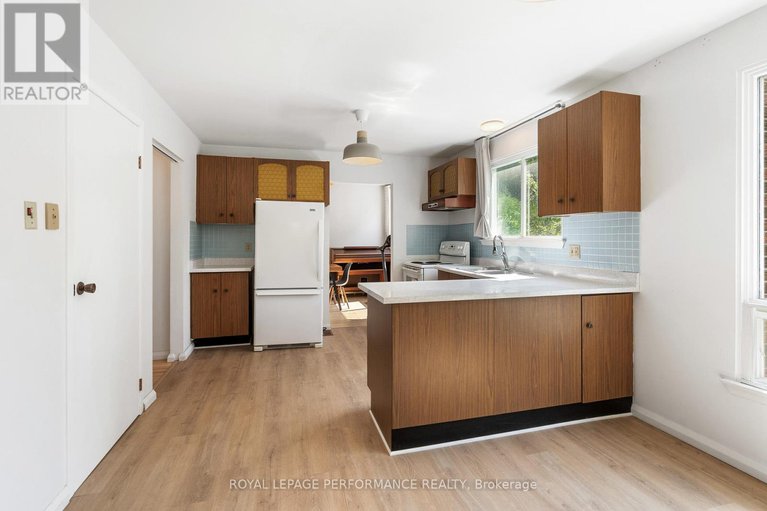 28994141/33-woodview-crescent/blackburn-hamlet/ottawa/ontario/K1B3B1_11