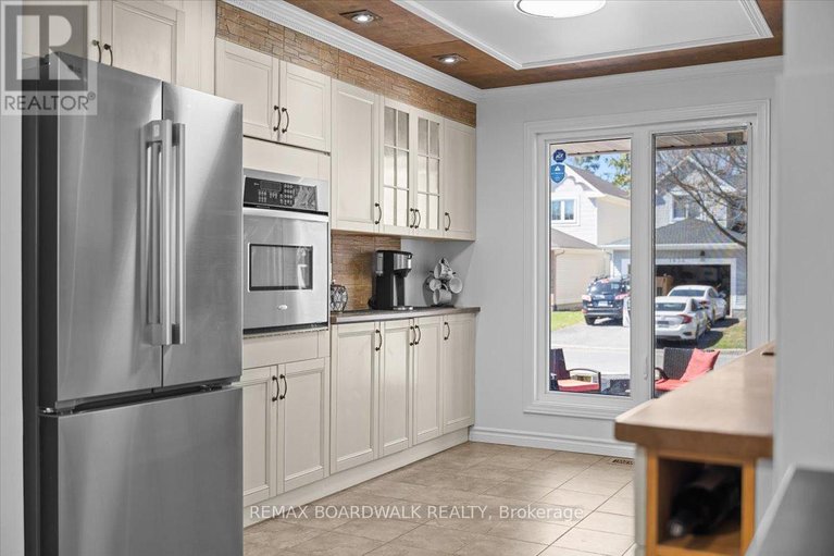 29671423/1837-windflower-way/chapel-hill/ottawa/ontario/K1C5Z8_10