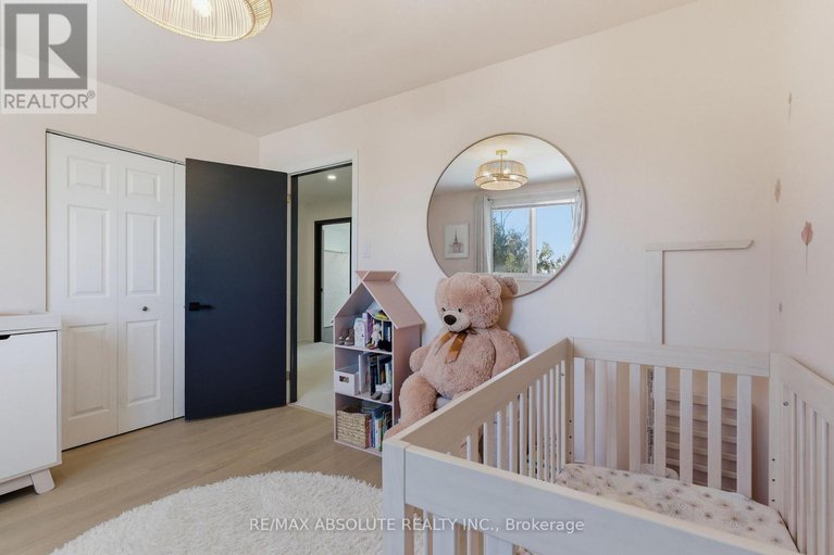 29407947/13-weatherwood-crescent/pineglencountry-place/ottawa/ontario/K2E7C5_35