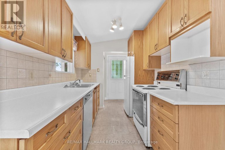 28611186/2234-bingham-street/elmvale-acresurbandale/ottawa/ontario/K1G2V7_5
