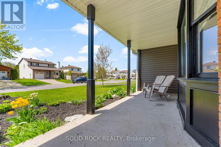 28313092/316-singleton-way/chatelaine-village/ottawa/ontario/K1E2B3_3