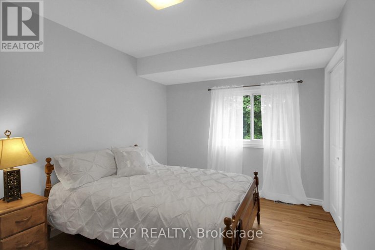 28340674/2001-neepawa-avenue/carlingwood/ottawa/ontario/K2A3L4_35