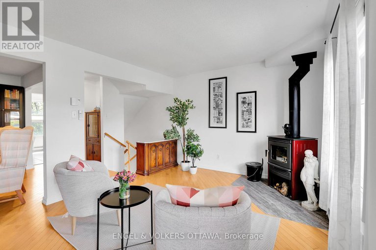 28636226/1089-borden-side-road/carleton-heights/ottawa/ontario/K2C3P3_8