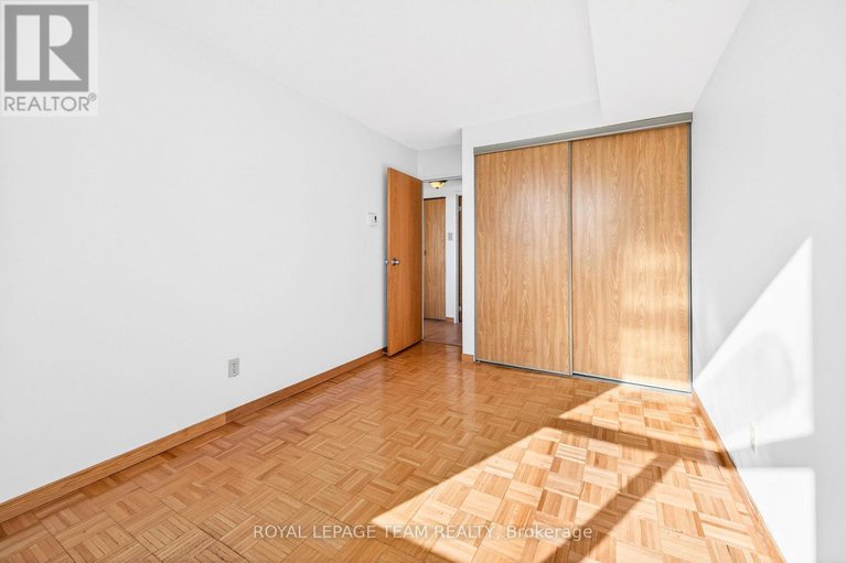 29312741/1506-2760-carousel-crescent/emerald-woodssawmill-creek/ottawa/ontario/K1T2N4_17