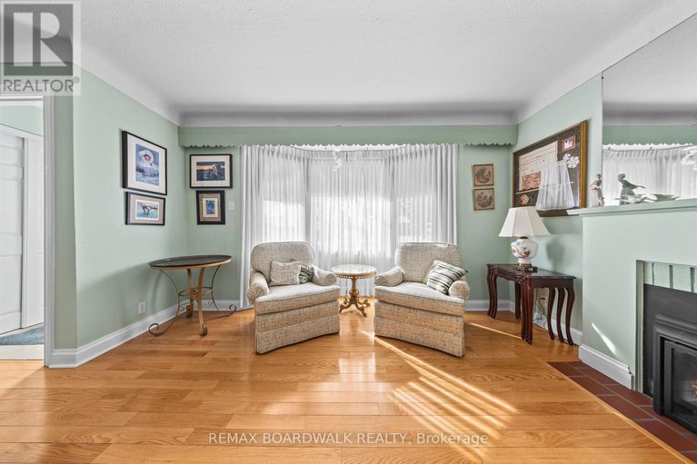 29393366/961-kingsmere-avenue/mckellar-heightsglabar-park/ottawa/ontario/K2A3K3_5