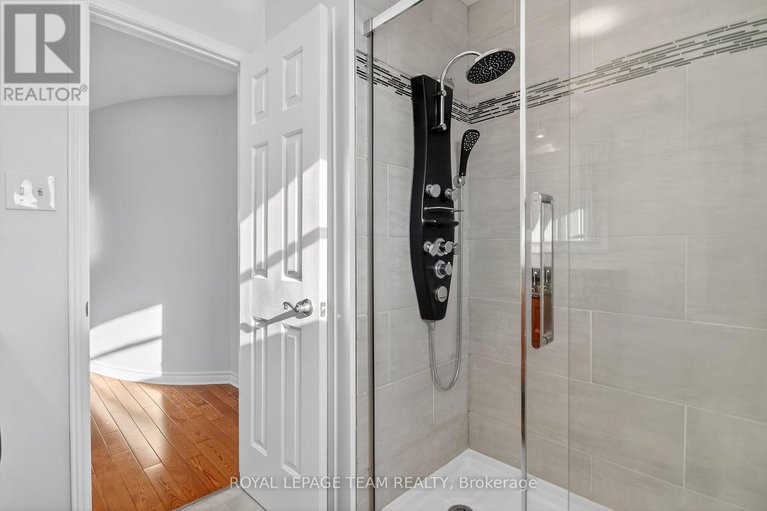 29430721/1604-proulx-drive/fallingbrookpineridge/ottawa/ontario/K4A1T5_25