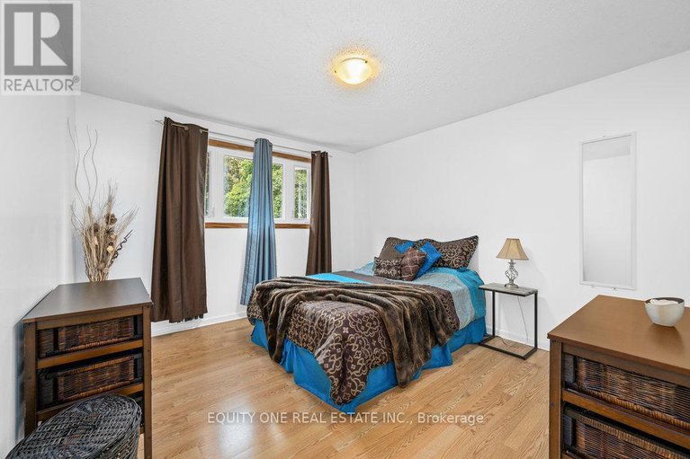 28495374/542-sirois-avenue/overbrookcastle-heights/ottawa/ontario/K1K1H4_36