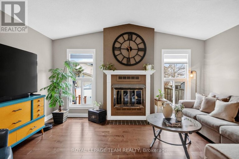 29608683/8-gowrie-drive/glencairnhazeldean/ottawa/ontario/K2L2S4_20