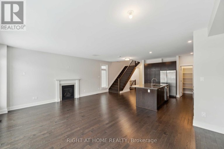 29248505/632-moonflower-crescent-w/blossom-parkkemp-parkfindlay-creek/ottawa/ontario/K1T0X8_17