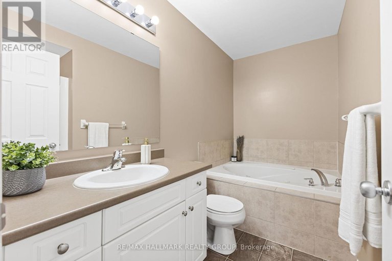 28882636/404-wisteria-crescent/hunt-club/ottawa/ontario/K1V0P1_25