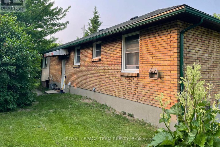 28514430/16-brook-lane/meadowlandscrestview/ottawa/ontario/K2G1R9_4