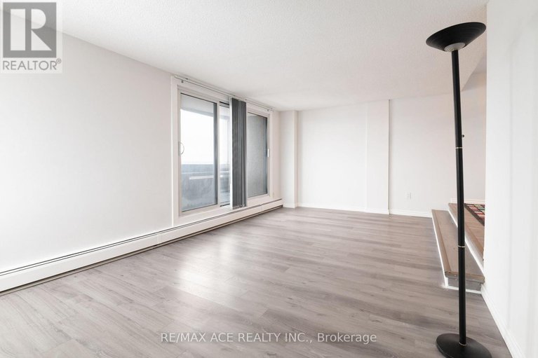 29409421/1506-1171-ambleside-drive/woodroffe/ottawa/ontario/K2B8E1_11