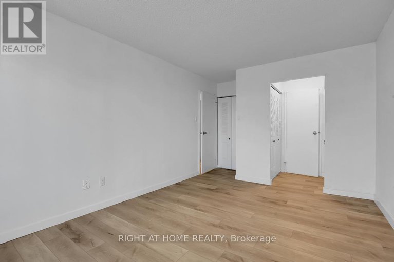 29628512/909-2759-carousel-crescent/emerald-woodssawmill-creek/ottawa/ontario/K1T2N5_24