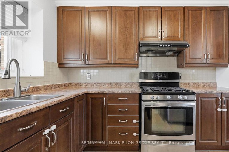 29358696/1853-brousseau-crescent/chateauneuf/ottawa/ontario/K1C2Y5_6