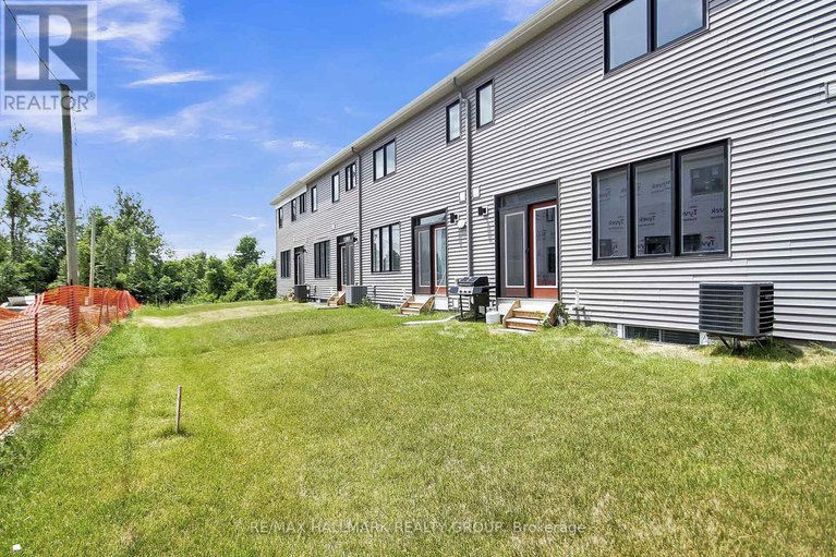 28480332/676-quilter-row/goulbourn-twp-from-franktown-rdsouth-to-rideau/ottawa/ontario/K0A2Z0_44