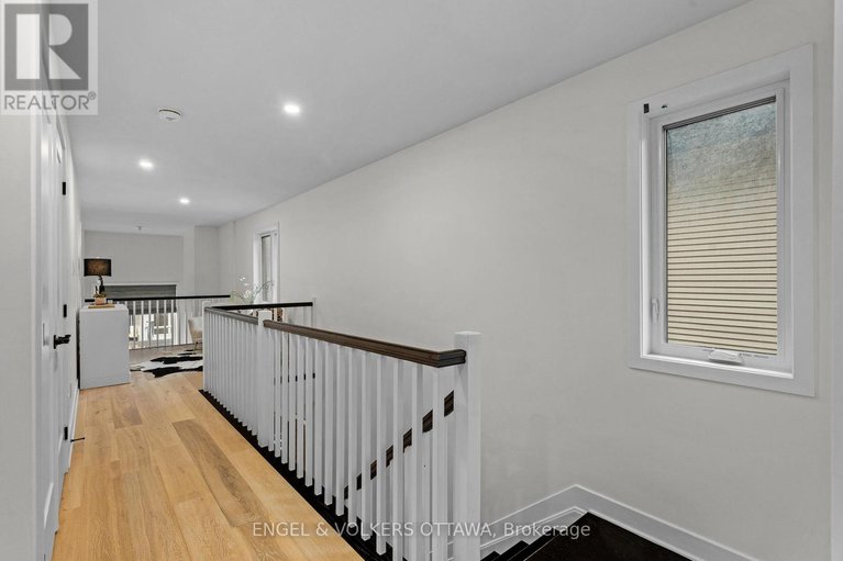 28966378/196-hawkeswood-drive/riverside-southgloucester-glen/ottawa/ontario/K4M0E5_21