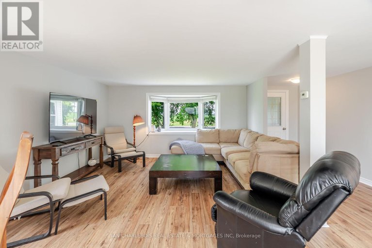 28596144/5616-akins-road-nw/btwn-franktown-rd-fallowfield-rd/ottawa/ontario/K2S1B8_7