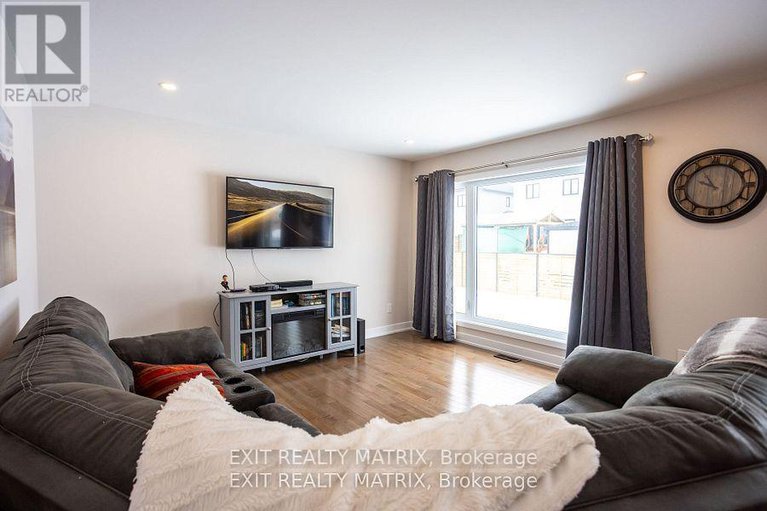 28962537/113-argile-street-e/casselman/casselman/ontario/K0A1M0_4