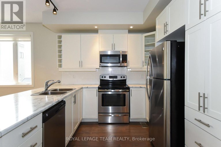 28917625/28-200-pembina-private/riverside-southgloucester-glen/ottawa/ontario/K4M0G7_9