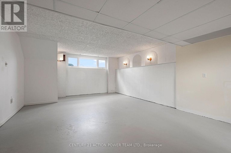 29647357/1535-st-georges-street/bilberry-creekqueenswood-heights/ottawa/ontario/K1E1R1_44