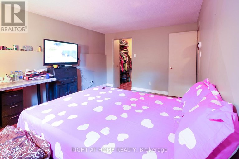 28885531/a-311-presland-road/overbrookcastle-heights/ottawa/ontario/K1K2B6_12