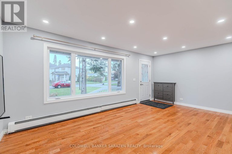 29294876/10-argue-drive/borden-farmstewart-farmcarleton-heightsparkwood-hills/ottawa/ontario/K2E6S1_8