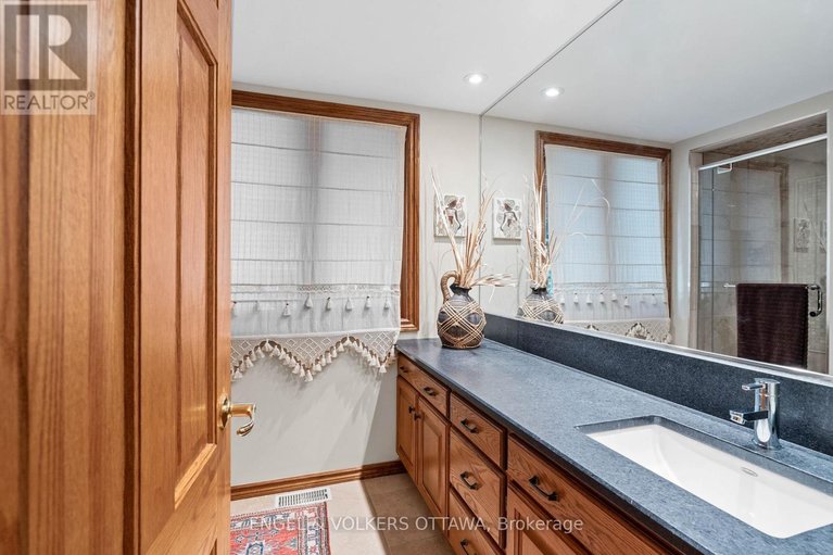 29614401/37-revol-road/merivale-gardens/ottawa/ontario/K2G0B8_30