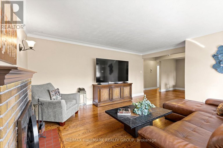 29013157/18-kerry-crescent/city-viewskylinefisher-heightsparkwood-hills/ottawa/ontario/K2E5V6_6