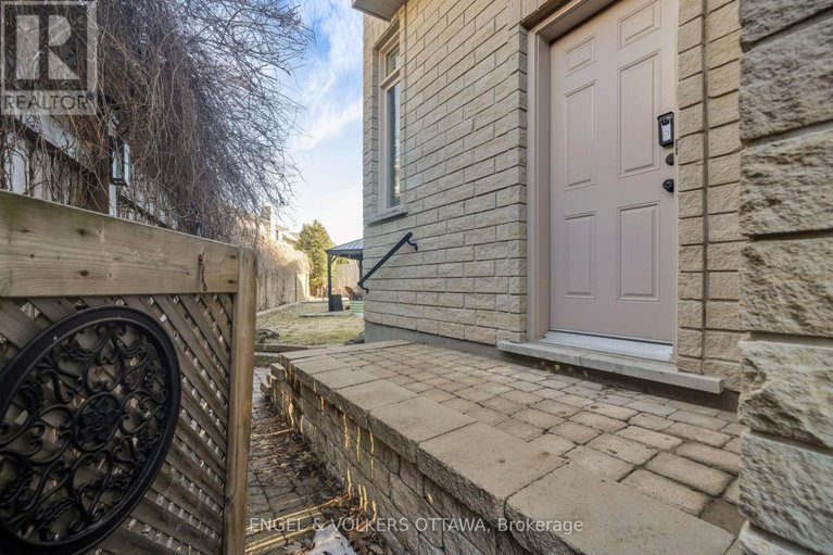 29617502/453-rahul-crescent/mooneys-bay/ottawa/ontario/K2C4H8_44