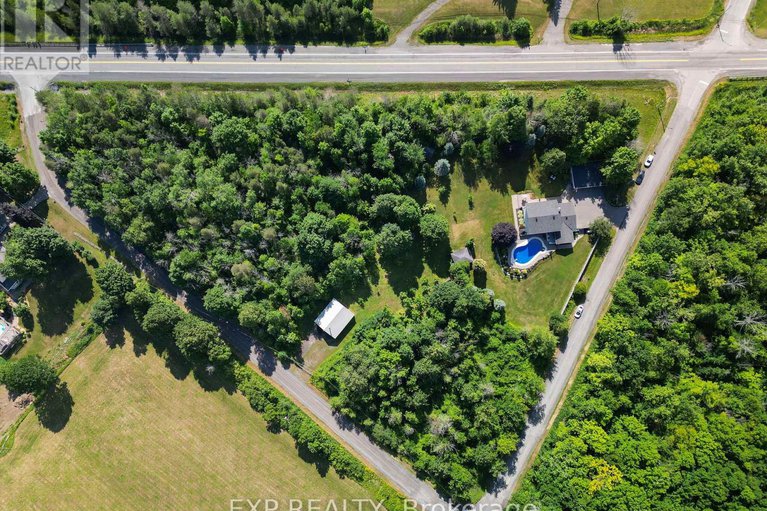 28566610/6385-third-line-road/rideau-twp-w-of-hwy-16-north-of-reg-rd-6/ottawa/ontario/K0A2T0_44