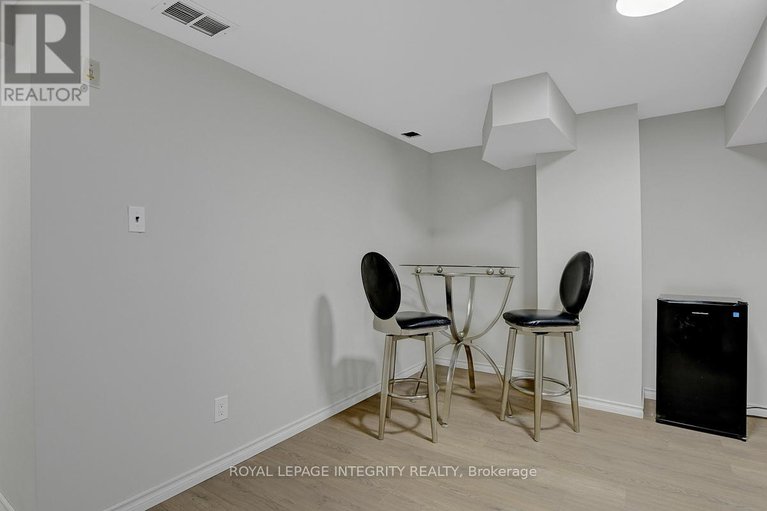 29178454/34-stokes-crescent/glencairnhazeldean/ottawa/ontario/K2L2Z4_29