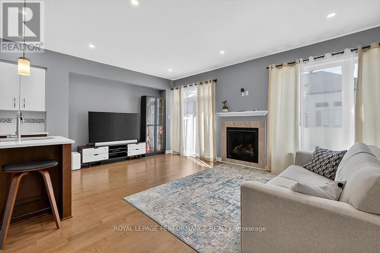 29690185/790-cairn-cres-crescent-e/mer-bleuebradley-estatesanderson-park/ottawa/ontario/K1W0P7_7