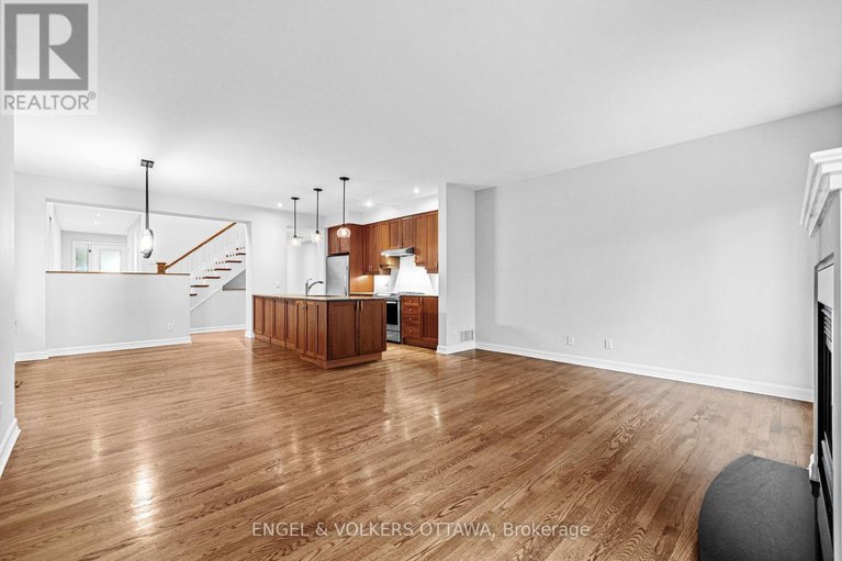 28329498/2368-virginia-drive/urbandale-acres/ottawa/ontario/K1H6S2_12