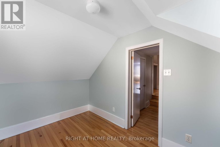 28483202/183-augusta-street/sandy-hill/ottawa/ontario/K1N8B9_14