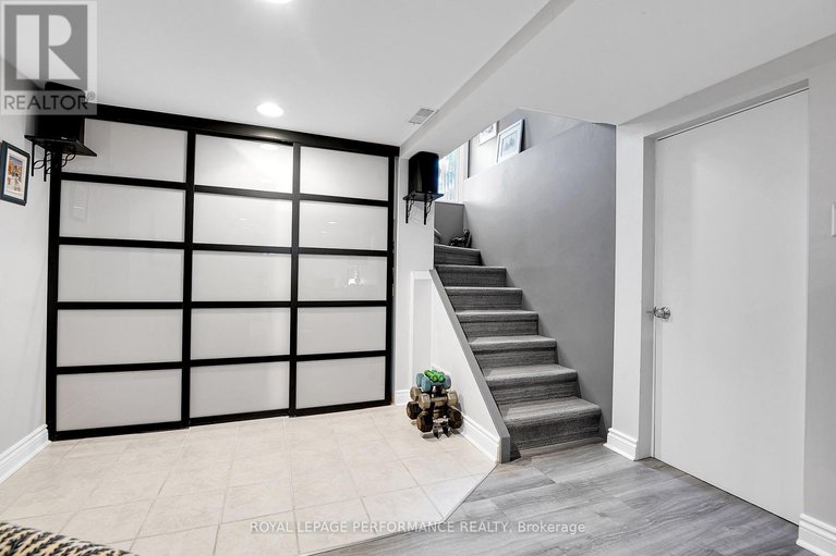 29344421/2239-webster-avenue/alta-vista/ottawa/ontario/K1H7H1_21