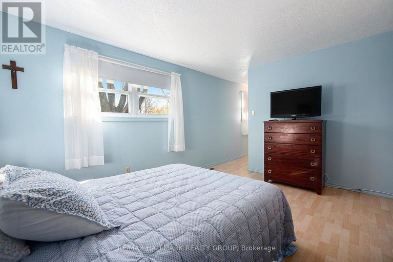 29079645/1570-payette-drive/bilberry-creekqueenswood-heights/ottawa/ontario/K1E1S9_20