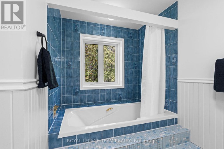 28339278/5517-cedar-drive/manotick-east-to-manotick-station/ottawa/ontario/K4M1B4_27