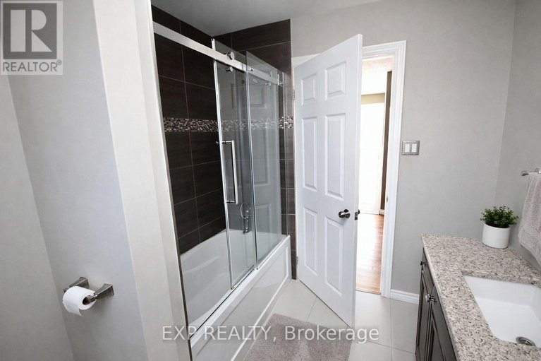 29422752/1059-flynn-avenue/kinburn/ottawa/ontario/K7S3G7_6