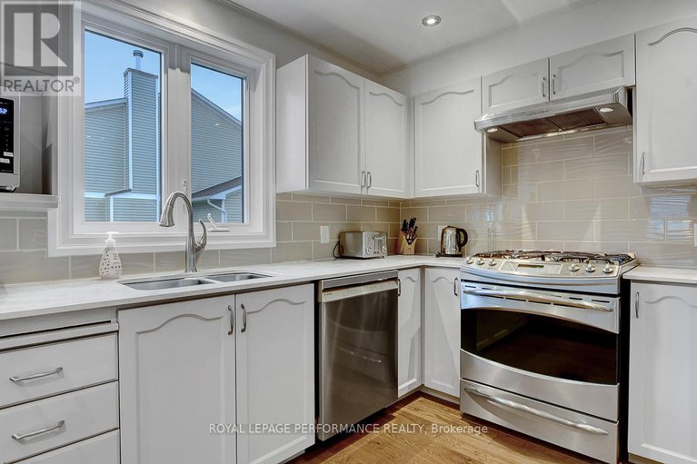 29090639/32-parklands-avenue/village-of-russell/russell/ontario/K4R1A2_21