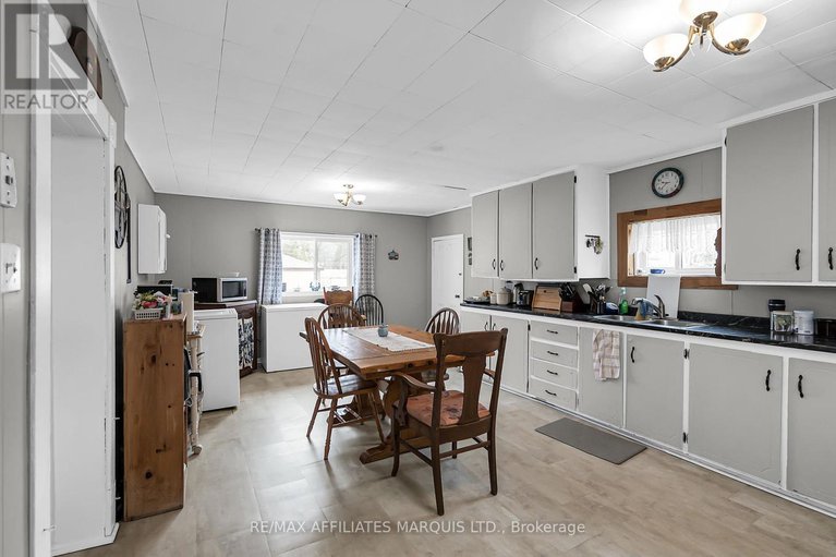28164009/7-spruce-street/lancaster/south-glengarry/ontario/K0C1N0_13