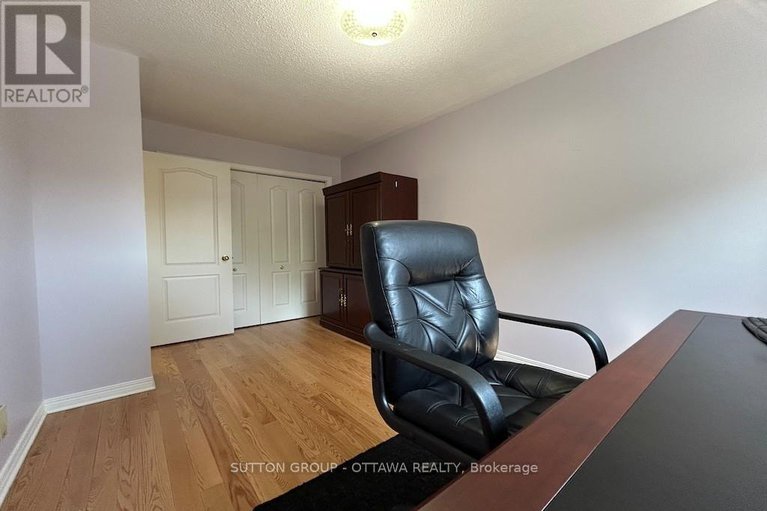 28486818/32-cellini-court-w/hunt-club-park/ottawa/ontario/K1G5K3_27