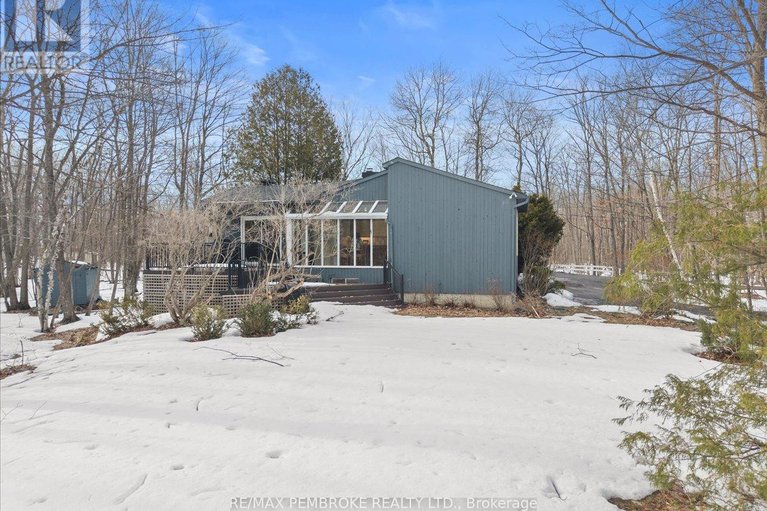 29556813/1235-millburn-crescent/cumberland-ridge/ottawa/ontario/K4C1C9_35