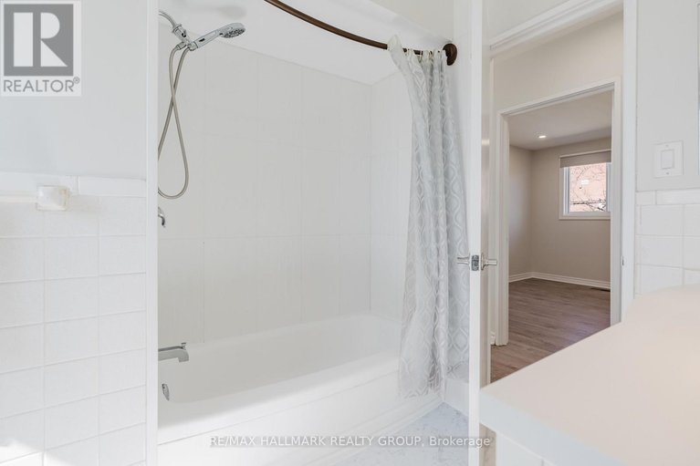 29626483/17-wolmsley-crescent/meadowlandscrestview/ottawa/ontario/K2G1J3_18